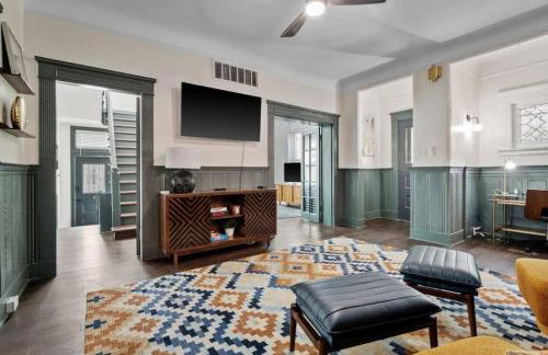 Luxury Living: Grand 7BR/5BA near Everything - Photo 35