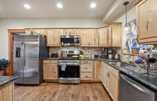 Black Bear Cabin with Hot Tub - Foto 16