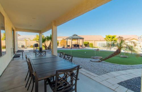 Heated Pool • Mini Golf • Huge Backyard • King Bed - Foto 47