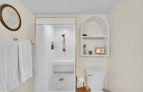 Fully Restored cottage, AMAZING game room, hot tub - Foto 18