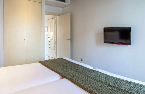 Suites Viena Plaza de España - Photo 61