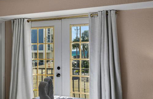 Sunset Corner - Beach View & Heated Pool! - Foto 51