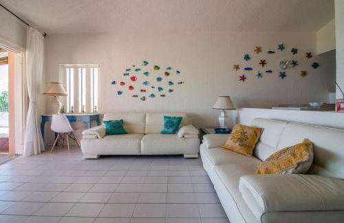 GuestHost - Villa With Private Garden, Parking & Shared Pool! - Foto 10