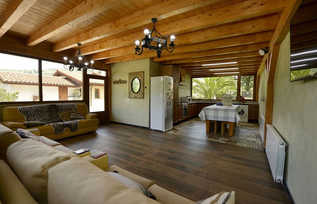 Piscina climatizada y cubierta 365 dias en Casa Rural con Encanto El Puentuco una de las casas mas valoradas de Cantabria - Foto 32