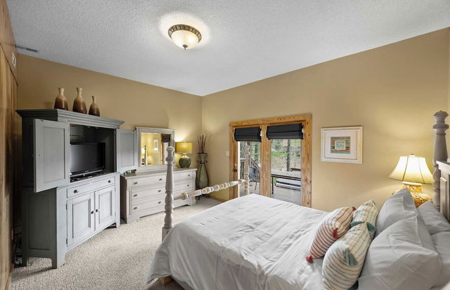 Lakeside Lodge by Avantstay Hot Tub + Dock - Foto 37