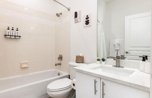 Newly Remodeled Lakefront Oasis - Foto 25