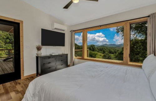 Romantic Mountain Retreat with Hot Tub and Panoramic Views Near Marshall, NC - Foto 7