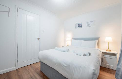 Bright Cosy Cottage with Parking and Outdoor Patio - Foto 9