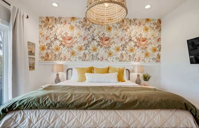 Gorgeous Home With Hot Tub 5min From the River - Foto 3