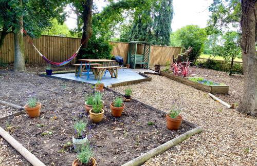 Holly Tree Cottage - 3 bedrooms and large garden with optional glamping double outside - Foto 31