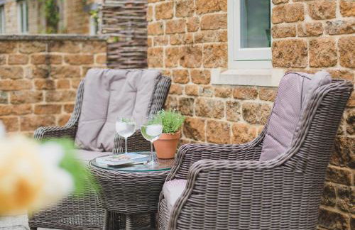 Climbing Rose Cottage - Dog Friendly - Peaceful Cotswold Cottage - Photo 3