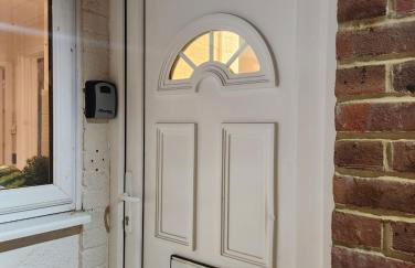 Ensuite Studio Flat Crawley-Gatwick - Foto 8