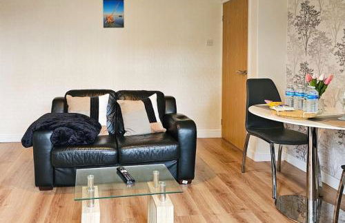 Cosy 2-bed apartment with free parking & ramp access - Foto 12
