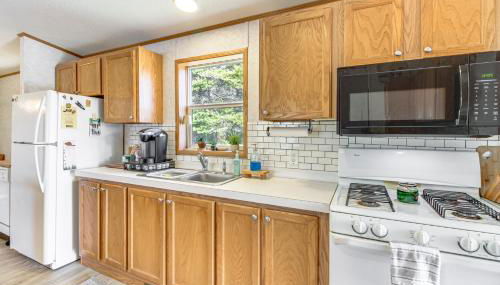 Tenstrike Lake House on 60 Acres Hike and Fish! - Foto 5