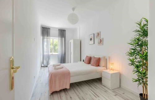 Lovely 3-bedroom condo w/ free parking on premises - Foto 11