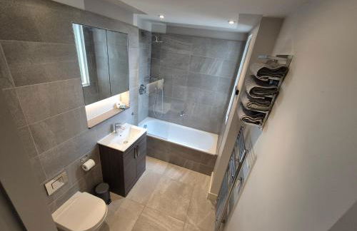 Panoramic Pondview Penthouse - Foto 7