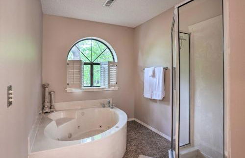 Beaver Lake Retreat with Deck and Private Hot Tub - Foto 22