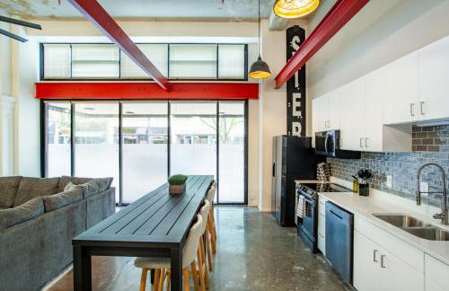 Historic Downtown Loft with Modern Flare - Foto 19