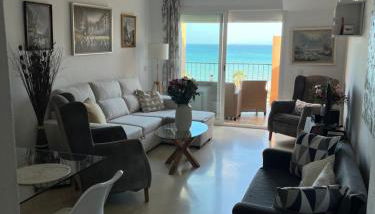 Ático con Vistas al Mar y con Piscina frente a Castillo Sohail - Foto 3