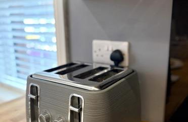 FRESH Flat in Leek, Staffordshire - Photo 12