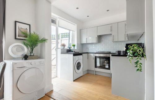 9RA - 4BD House - Wembley Views - Foto 45