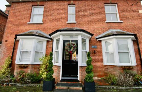 No.10 @ ShortStays Serviced apartments - Photo 1