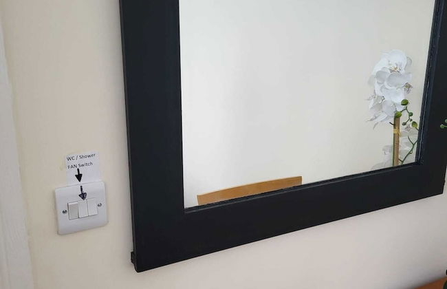 Charming 1-bed Apartment in Barefield - Photo 15