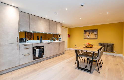 Dragon Suites Luxury Apartments at Rutland Square - Photo 23