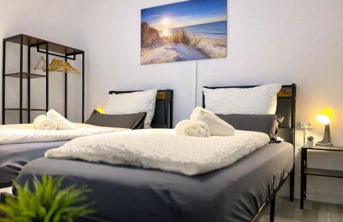 STN Kocherwald Suite - Ferienwohnung mit 4 Schlafzimmer, 8 Big Beds, Parkplatz & Balkon, Highspeed WLAN, Netflix Premium, Zentral zu Audi & Schwarz Gruppe - Foto 21