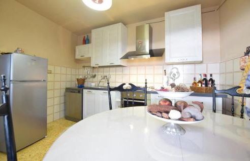 2 Bedroom Nice Home In Camaiore - Photo 11