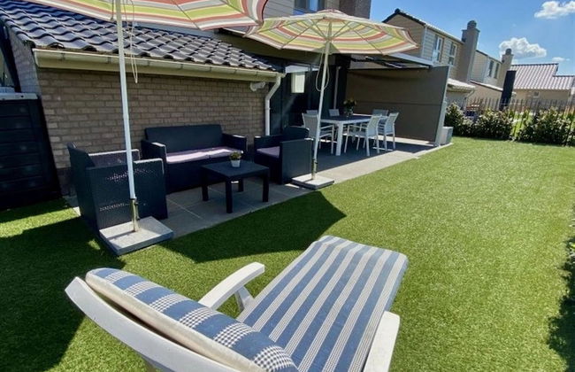 Stylish Westende Getaway - Photo 24