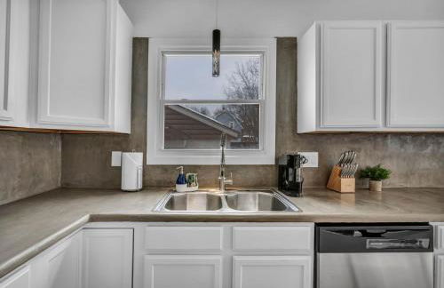 Modern Stylish Urban Haven 4 Bedroom 2 Bath - Dog Friendly - Foto 25