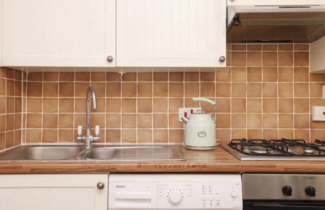 JOIVY Greenknowes Lodge With Hot Tub And Wood Burning Stove - Foto 19