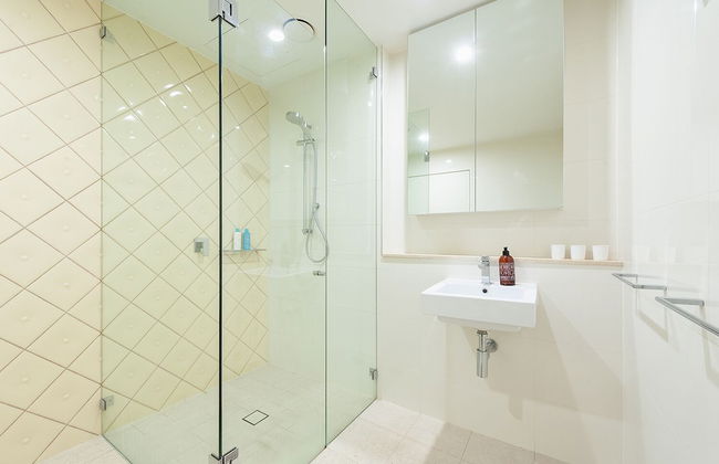 Stunning Potts Point Apartment - Photo 8