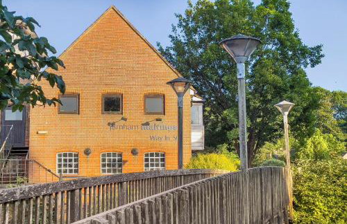 Bright 1 bedroom apartments near Farnham Castle - Photo 16