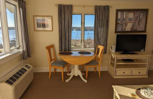 Riverfront 2nd floor with balcony Sheepscot Harbour Vacation Club Studio #210 - Foto 3
