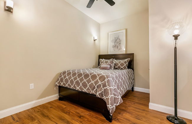 2BD Spacious condo Steps from ST Charles - Foto 3