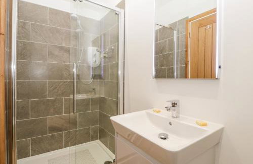 The Netherend Inn - Pet Friendly Haven - Photo 16