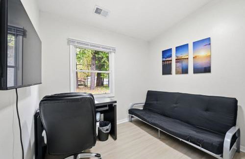 New Lakefront Getaway Private Hot Tub Min to DMC - Foto 8