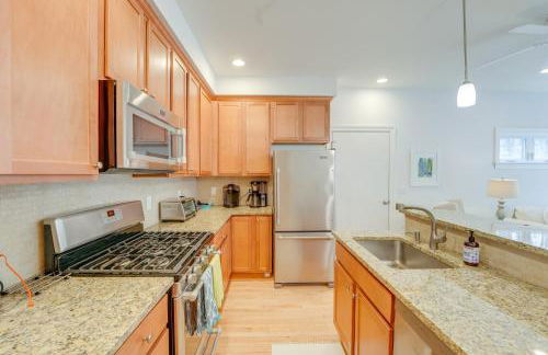 Near Portland Trails Walkable Apartment with Deck - Foto 11