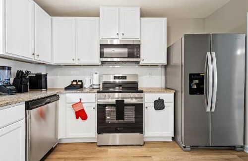 Elegant Escape Near Six Flags with WiFi, AC - Foto 12