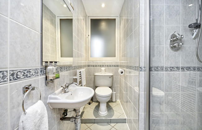 Historic Whitehall Flat in SW1 by Underthedoormat - Foto 13