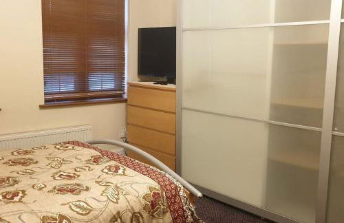 Luxury London House Sleeps x 16, Free Parking, Free Wifi, Garden Patio, Close to tube line easy access to Central London - Foto 76