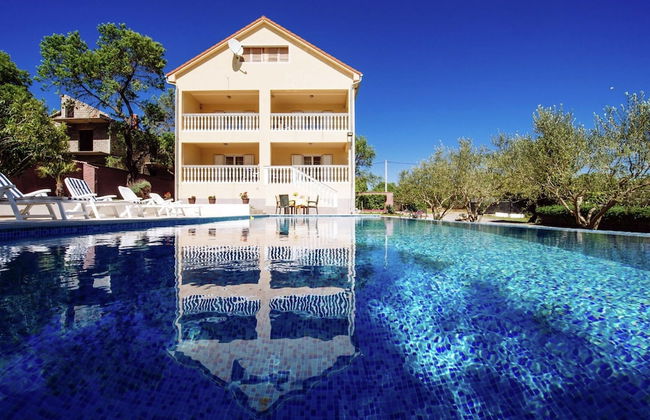 Spacious Holiday Home With Private Pool - Foto 20