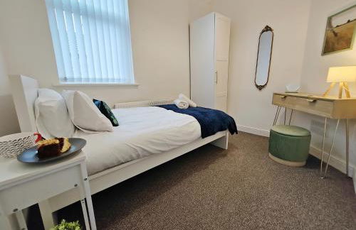 Central Manchester Modern 4 Bed House - free parking - Foto 9