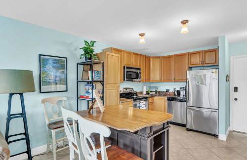 Dreamy Condo 2 minute walk to Beach w King Size Bd - Foto 5