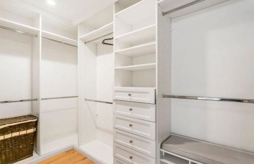 Spacious 4BR Games Workspace Outdoor Fun - Foto 28