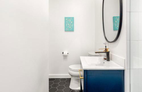 Sleek Luxury Studio with Patio LAX & Beach Access - Foto 17