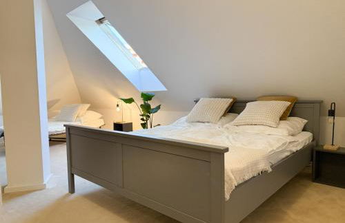 Zentrale, Designer Maisonette Wohnung mit Galerie, Gruppen- und Kinderfreundlich, Smart TV - Foto 3