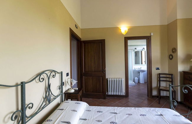 Classic Villa for Family With Pets - Photo 11